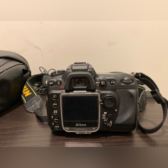 Nikon D200 Camera Bundle - Picture 4 of 5